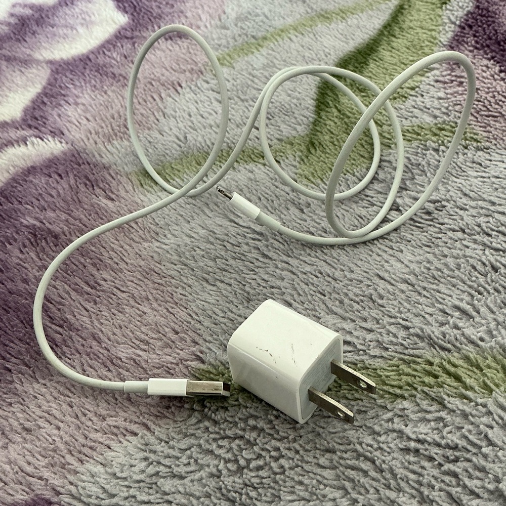 Apple Charger - Picture 5 of 6